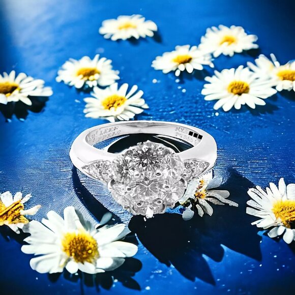 Authentic! Van Cleef & Arpels Platinum Diamond Fleurette Flower Ring - Picture 2 of 11